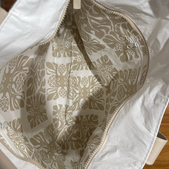 ALOHA Collection & Manuheali’i Ulu Quilt Day Tripper - Picture 3 of 3